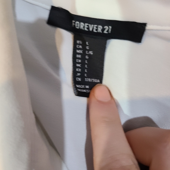 White blouse - Picture 2 of 2